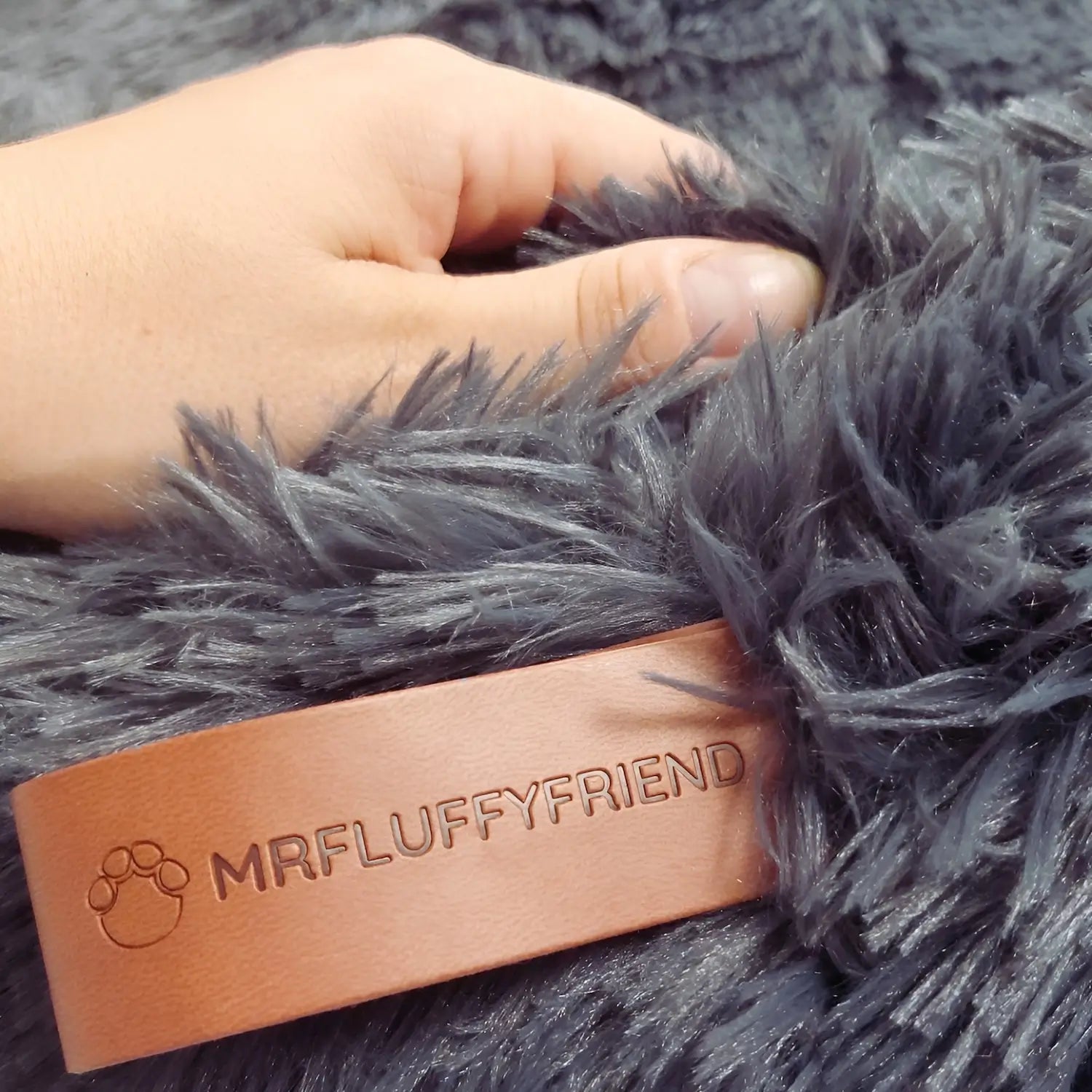 MrFluffyFriend™ 유러피안 프리미엄 도넛형 강아지 진정 침대 – 세탁 가능
